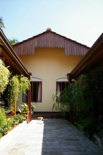 indoor open air courtyard or meda midula is a traditional feature in older Sri Lankan aristocratic houses